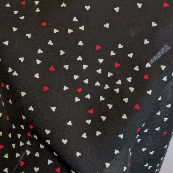 3/$20 Reitmans 💕 heart print blouse - Picture 6 of 8